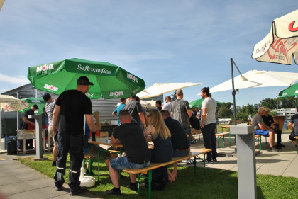 Grillhöck und Mitarbeiter-Info