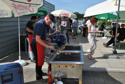 Grillhöck und Mitarbeiter-Info